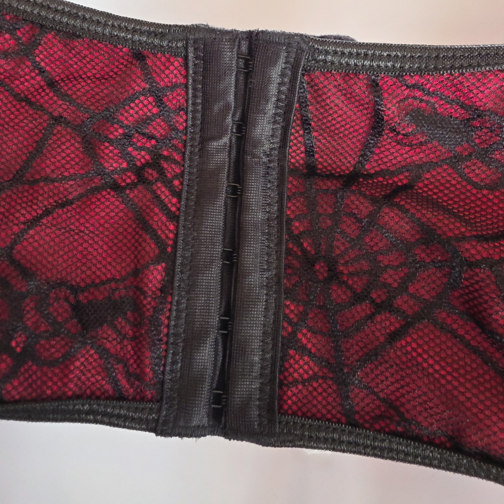 Black and Red Lace-Up Crop Top - Picture 6 of 8
